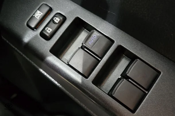 2018 Toyota RAV4 GX-2WD image 17