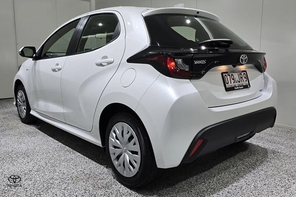 2024 Toyota Yaris HB Hybrid Ascent Sport image 5