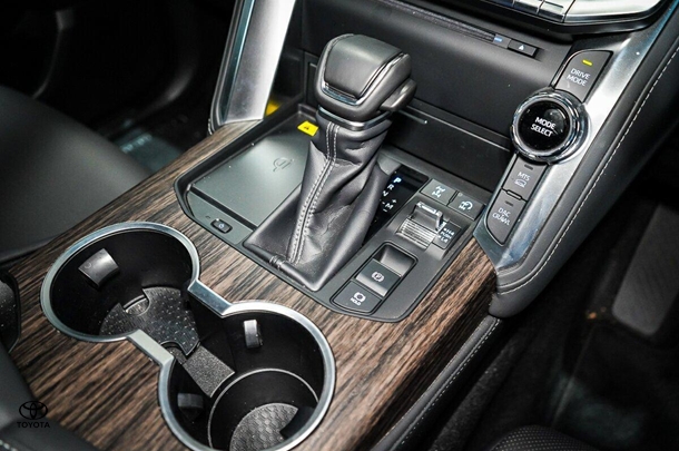 2024 Toyota Landcruiser VX image 23