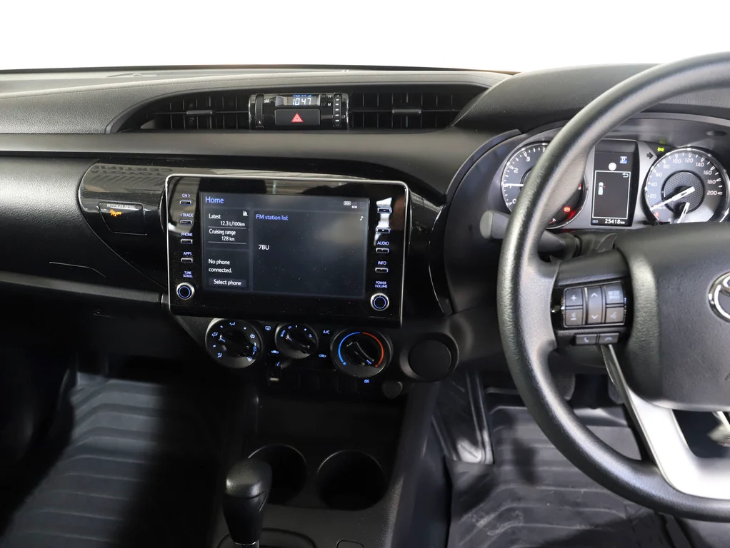 2022 Toyota Hilux Workmate image 15