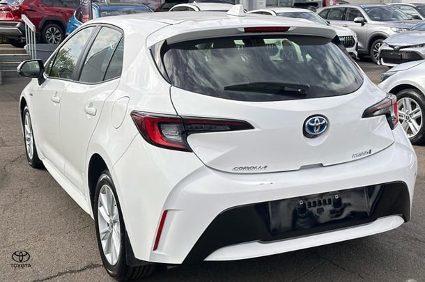 2022 Toyota Corolla Hatch Hybrid Ascent Sport image 11