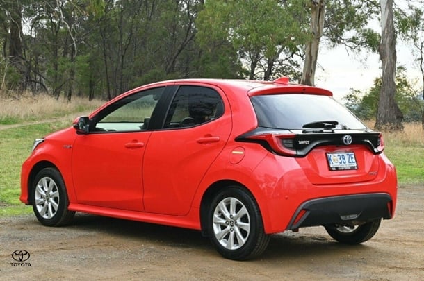 2021 Toyota Yaris HB Hybrid SX image 9