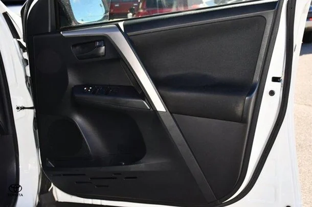 2018 Toyota RAV4 GX-2WD image 5