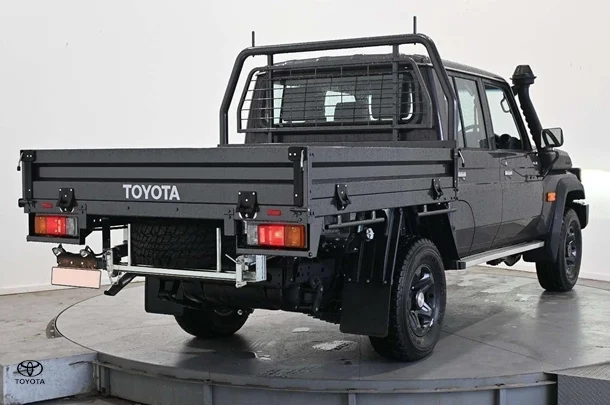 2025 Toyota LC Military GXL image 4