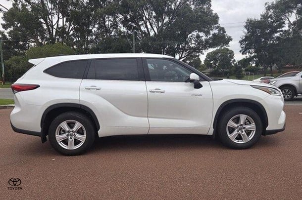 2022 Toyota Kluger Hybrid GX image 2