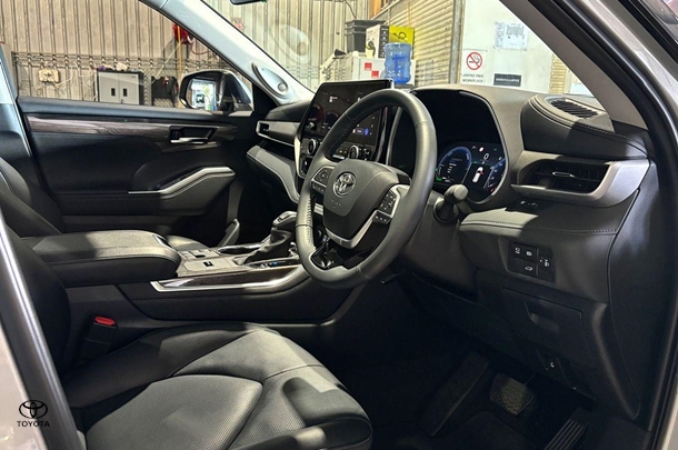 2024 Toyota Kluger Hybrid AWD GRANDE image 13