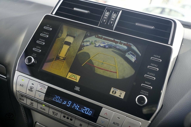 2021 Toyota Prado VX image 13