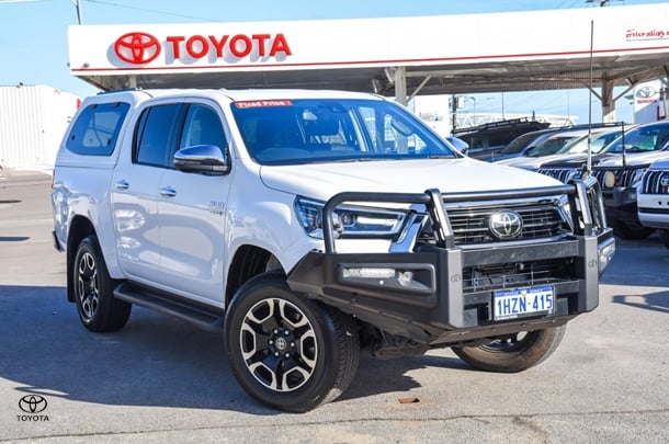 2023 Toyota HILUX SR5 image 1