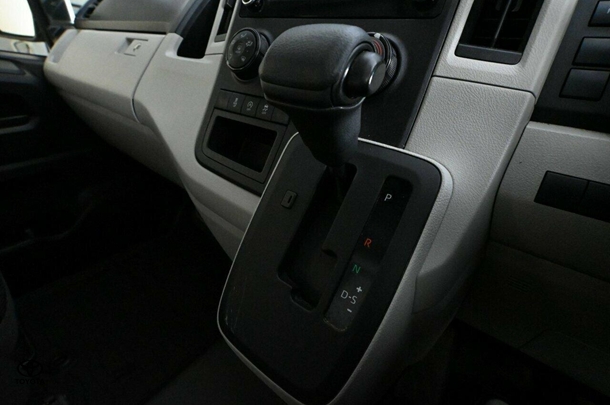2019 Toyota Hiace LWB image 13