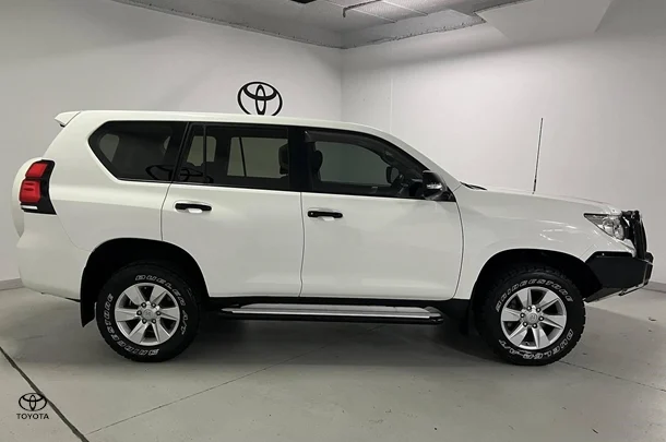2020 Toyota Prado GX image 4