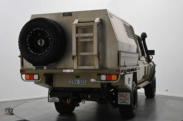 2021 Toyota LC Military GXL image 5