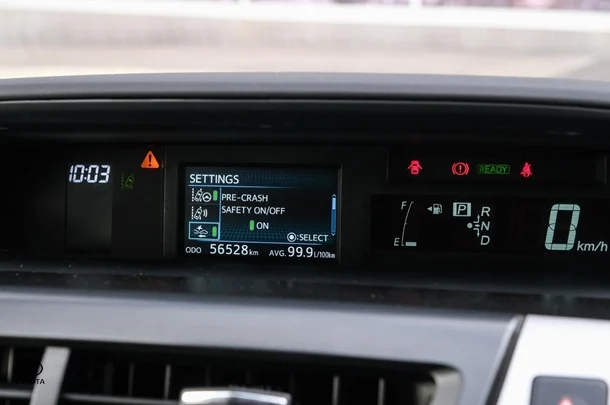 2020 Toyota Prius v L1 image 13