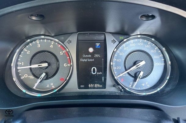 2022 Toyota Hilux SR image 21