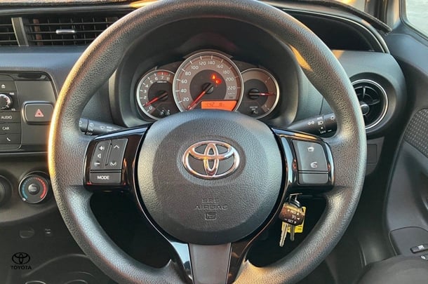 2017 Toyota Yaris Ascent image 15