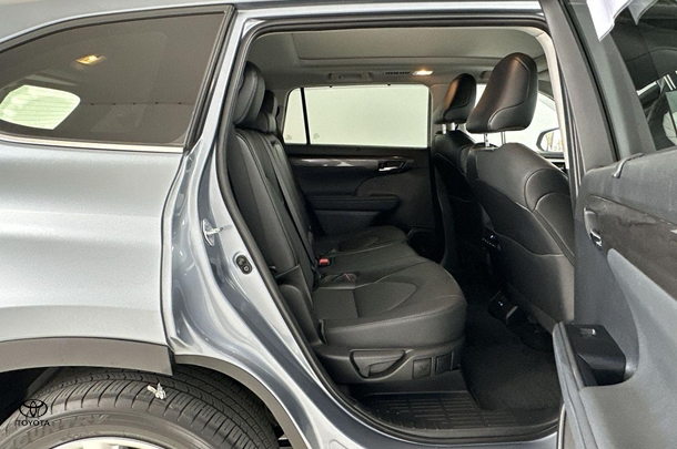 2021 Toyota Kluger AWD GRANDE image 18