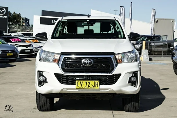 2019 Toyota Hilux 4x2 SR image 4