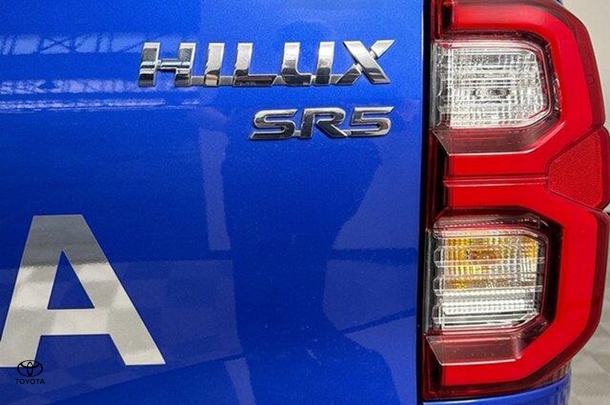 2021 Toyota Hilux SR5 image 8