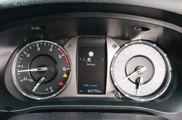 2022 Toyota Hilux SR5 image 16