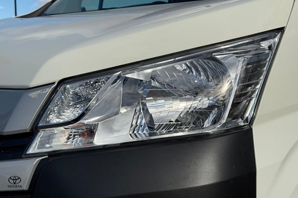 2021 Toyota Hiace LWB image 19
