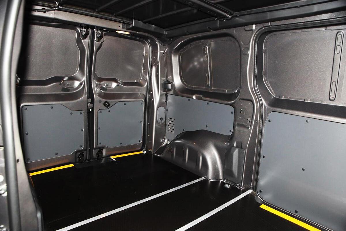 2024 Peugeot Expert Premium SWB Auto image 8