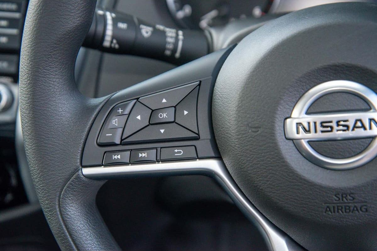 2025 Nissan Navara SL D23 Manual 4x2 MY24 image 11