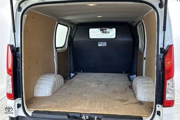 2021 Toyota Hiace LWB image 30