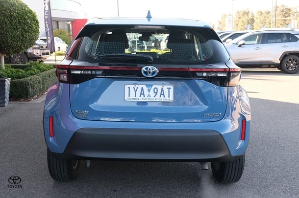 2023 Toyota Yaris Cross Hybrid GX image 4