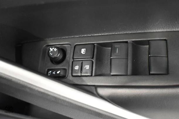 2023 Toyota Corolla Cross Petrol GX image 18