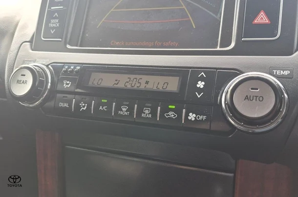 2017 Toyota Prado VX image 19