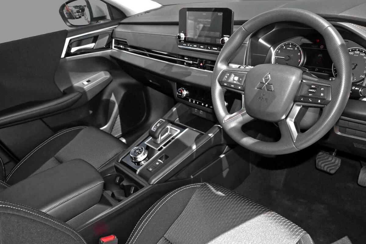 2024 Mitsubishi Outlander ES ZM Auto 2WD MY24 image 7