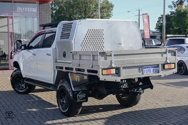 2021 Toyota HILUX SR5 image 2