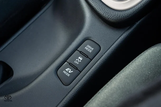 2021 TOYOTA Yaris Hybrid SX image 21