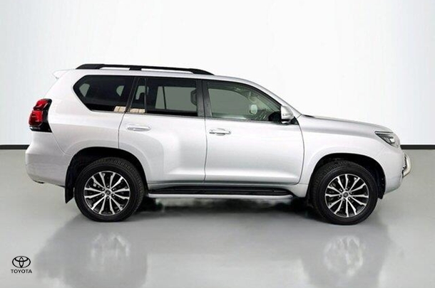 2019 Toyota Prado Kakadu image 9