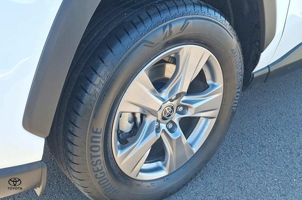 2023 Toyota RAV4 Hybrid GX AWD image 4
