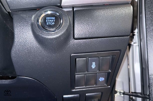 2019 Toyota Hilux SR5 image 15