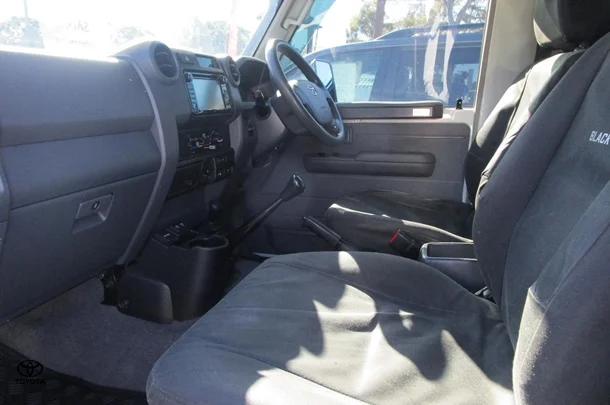 2021 Toyota LC Military GXL image 7