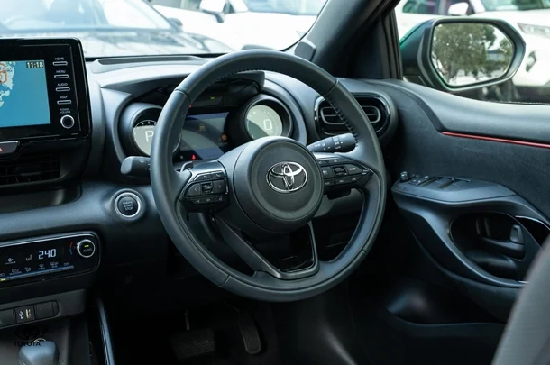 2023 TOYOTA Yaris ZR image 9