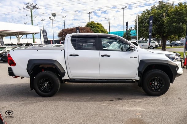 2024 Toyota HILUX GR-S image 3
