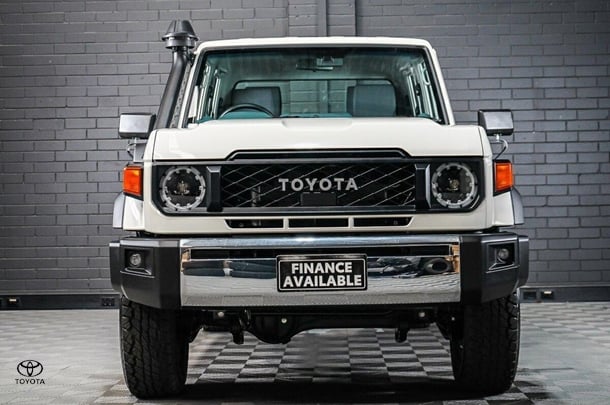 2025 Toyota LC Military GXL image 3