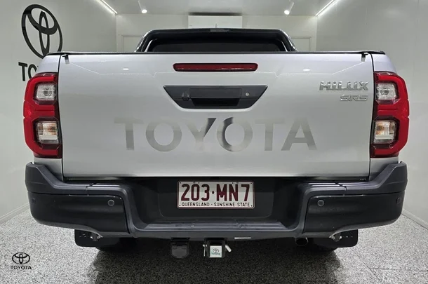 2024 Toyota Hilux SR5 image 3