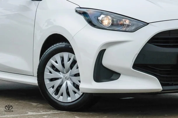 2022 Toyota Yaris Ascent Sport image 6