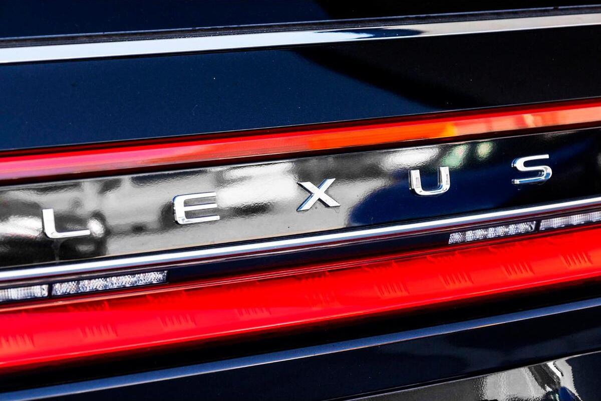 2024 Lexus LM LM350h Sports Luxury Auto 2WD image 14