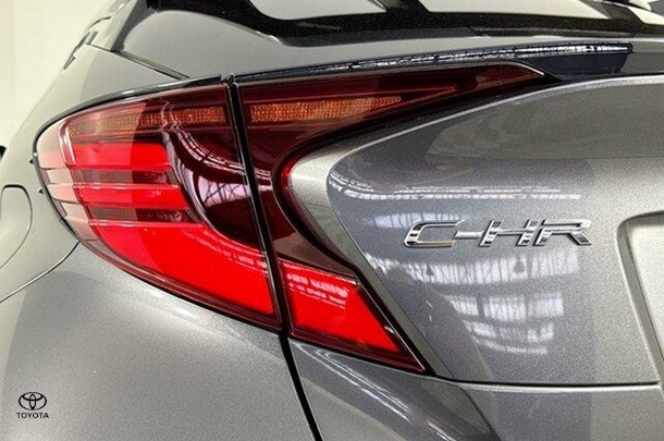 2022 Toyota C-HR Hybrid Koba 2WD image 8