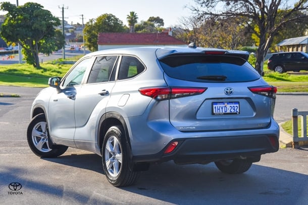 2023 Toyota Kluger Hybrid GX image 2