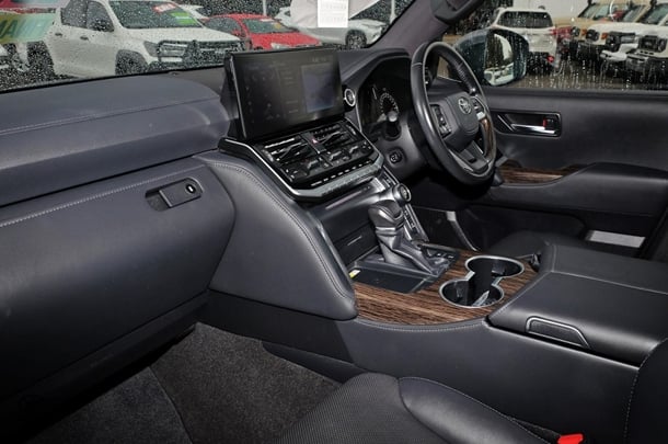 2023 Toyota LANDCRUISER VX image 8