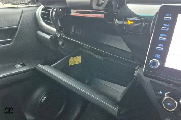 2021 Toyota Hilux SR5 image 21