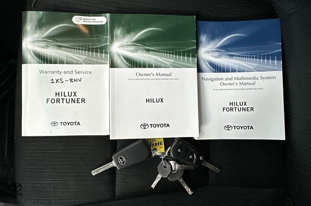 2023 Toyota Hilux SR image 4