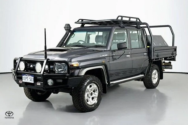 2020 Toyota LANDCRUISER MILITARY GXL image 4