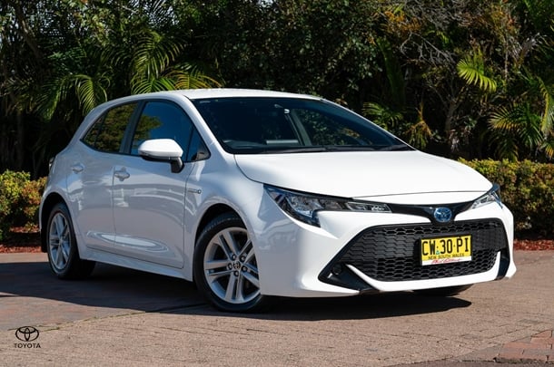 2019 TOYOTA Corolla Hatch Hybrid Ascent Sport image 1