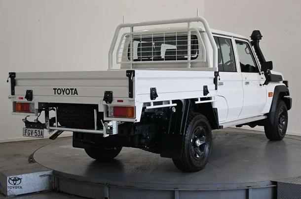 2025 Toyota LC Military GXL image 5